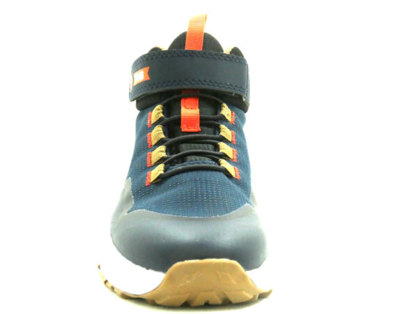 8916633 – Image 4
